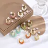Brincos Europeus e Americanos Transfronteiriços de Pérola Irregular de Cor Branco-Cremoso com Formato Especial em C para Mulheres, Moda de Alto Padrão, Brincos Simples