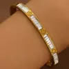 Venda Quente Transfronteiriça Impermeável Resistente ao Desbotamento Aço Titânio Conjunto de Pulseiras de Flor Levemente Luxuoso High-End Moda Versátil Banhado a Ouro 18K