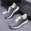 Zapatos Deportivos Casuales para Hombre de Nuevo Estilo Europeo, Cuero Genuino, Suela Gruesa, Cordones, Versátiles, de Moda, Tendencia, Caña Baja con Logo Triangular