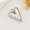 Accesorios de Acero Inoxidable Colgante de Corazón con Pluma de Venta Caliente Estilo Moda Acero de Titanio Colgante DIY Cruz Artículo de Venta Caliente Transfronterizo