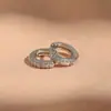 Bestseller transfronterizo: aros pequeños tachonados de diamantes en oro de 14 quilates con múltiples tamaños disponibles, adecuados para superponer, pendientes de nicho