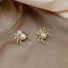 Aretes Aguja de Plata Nuevo de Alta Gama Atmosférico Perla Araña Personalidad Retro Creativo Temperamento Diseño Estéreo Joyería para la Oreja