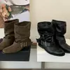 Botas Fashion Retro Outono Inverno Saia Temperamento 2026 Novo Estilo Tendência Combina com Botas de Cano Curto Dobras sobrepostas Emagrecedor Versátil Botas Femininas