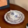 Prato Raso de Jantar, Tigela de Arroz, Xícara de Café com Pires em Porcelana Azul e Branca Estilo Europeu com Padrão de Orquídeas, Conjunto de Louças Domésticas, Prato, Tigela de Arroz