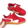 Nuevos Zapatos Rojos de Exportación Primavera/Verano 2026 Zapatos de Entrenamiento Alemanes Zapatillas Casuales Planas Elegantes para Ventas Transfronterizas