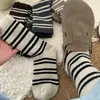 Calcetines Rayados Versátiles para Mujer, Calcetines Gruesos Cálidos de Media Pantorrilla para Otoño e Invierno, Calcetines Deportivos Versátiles de Estilo Japonés para Uso al Aire Libre, Calcetines Largos Holgados