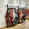 Estante de Exhibición para Vestidos de Boda, Perchero Estilo Chino Xiuhe, Estante de Exhibición Negro de Pie Montado en Pared para Tienda Hanfu