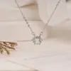 Colar Trevo de Quatro Folhas de Cristal de Gelo para Mulheres, Design de Nicho Ins, Toque de Gelo Triturado de Luxo Leve, Corrente de Clavícula, Presente de Aniversário para Namorada