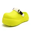 Mocasines populares de talla grande para mujer, con suela gruesa, correas ajustables y diseño sin cordones, adecuados tanto para interiores como para exteriores.