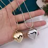 Colar Popular de Amor Transfronteiriço para Mulheres, Corrente de Clavícula Versátil e de Alta Qualidade em Formato de Coração Pêssego Dourado