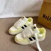 Zapatillas Versátiles de Suela Gruesa Estilo Hong Kong para Estudiantes Mujeres Tendencia Ins Primavera 2025 Nuevos Zapatos Casuales Deportivos Tipo Pan
