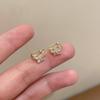 Pendientes de mariposa con circonitas de lujo para mujer, ligeros, con clip para oreja, sin orificios, diseño de nicho, elegantes y combinables de alta gama.
