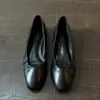 Zapatos de mujer slip-on de punta redonda y corte bajo estilo Hong Kong con aumento de altura interno, zapatos de abuela versátiles