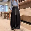 Fotos reales de pantalones de chándal grises casuales para mujer, colección otoño/invierno 2026, corte holgado, deportivos, diseño de pierna curva, estilo relajado y desenfadado, pantalones banana, efecto adelgazante