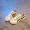 Tênis de treino alemães com sola macia para mulheres, novos sapatos casuais esportivos respiráveis versáteis de verão 2026, tênis brancos leves populares