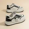 Sapatos Femininos de Malha Respirável para o Verão 2026 Nova Moda Versátil Esportivos Casuais Sapatos de Skate Mais Vendidos Sola Grossa Sapatos Brancos