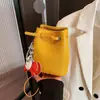 Bolso Cubo Transfronterizo para Mujer Verano 2025 Nueva Moda Saliente Bolso de Hombro Versátil para el Trabajo Moderno Portátil Cruzado Bolso de Moda