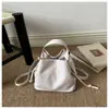 Comercio Exterior Transfronterizo Estilo Coreano Moda Bolso de Mujer 2026 Nuevo de Alta Calidad para Viajes Diarios Gran Capacidad Bolso de Mano Bolso de Hombro Bolso Cruzado Tipo Cubo