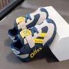 Zapatillas de malla doble con velcro para niños, unisex, con puntera anticolisión, suela suave, antideslizantes, zapatos casuales para niños pequeños