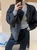 Camiseta base de punto con patchwork de encaje gris estilo francés para mujer, otoño e invierno, lujo ligero, tacto de alta gama, top elegante y hermoso