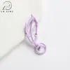 Chaveiro de metal em formato de pena com design de folha pintada, acessório de fecho de mola, pingente de fecho de mola DIY