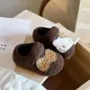 Zapatos Birkenstock para Niñas Zapatos Peludos Estilo Invierno 2026 Zapatos de Algodón Cálido con Felpa para Niñas Niñas Bebés Suela Suave Zapatos de Princesa