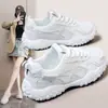 C9003 Tênis Esportivo Respirável de Malha Feminino 2026 Novo de Verão com Solado Espesso Leve Antiderrapante para Caminhada ao Ar Livre Sapatos Casuais