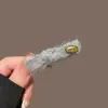 Presilha de Cabelo Tricotada Estilo Tweed Preto e Cinza com Letras Douradas, Presilha Bico de Pato Moderna com Acabamento de Luxo, Presilha para Franja Lateral com Nó
