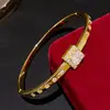Pulseira Nó de Zircônia Oca Galvanizada com Ouro Real 18K, Pulseira de Luxo Leve de Alta Qualidade, Acessório de Mão Moderno e Versátil para Mulheres