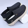 Sapatos casuais de tecido confortáveis para o verão no atacado, mocassins slip-on versáteis e da moda, tênis simples respiráveis com sola macia