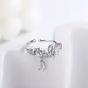 Anillo de circonia con adorno de flor para mujer, simple y elegante, fresco y de cuento de hadas, dulce y moderno, directo del fabricante