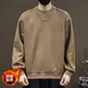 Camiseta de algodón gruesa de cuello redondo de alta gama para hombre, nuevo estilo primavera y otoño 2026, forrada de felpa, corte holgado, bloques de color, manga larga, top elegante para hombre