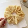 Nuevo scrunchie amarillo de gasa estilo coreano con flores pequeñas grandes para moños y colas de caballo bajas informales