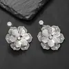 Pendientes de Clip Perforados de Camelia de Doble Capa de Venta Caliente Transfronteriza para Mujer Moda Otoño e Invierno Pendientes de Alto Grado Estilo Palacio Venta al por Mayor