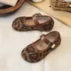 Zapatos de Salón Mary Janes Bajos Retro de Punta Cuadrada con Velcro, Aumento Interno, Zapatos de Suela Única, Estilo Hada Francesa, Zapatos de Cuero Otoño 2026