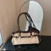 Bolso de hombro nuevo y elegante de ante 2026 con gran capacidad bajo el brazo y colgante exquisito, uso diario sencillo para mujeres en otoño