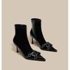 2024 Novas Botas de Outono Pretas Bico Fino Salto Agulha Fivela Cruzada de Metal Botas Curtas Estilo Francês Salto Alto Botas Finas