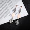 Nuevos pendientes geométricos de acero de titanio de moda para mujer, creativos, exagerados, con contraste de color a cuadros en oro rosa, Mori, pequeñas joyas al por mayor