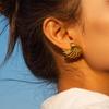 Aretes de Tuerca Europeos y Americanos Transfronterizos de Acero Inoxidable con Diseño de Hilo Plisado Irregular, Aretes Exagerados, Aretes Atmosféricos Avanzados