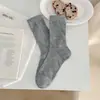 Calcetines de Malla Retro Simples Versátiles Suaves para Mujer, Algodón Sin Costuras de Tubo Medio Transpirables Estilo Japonés Arrugados para Primavera y Verano