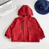 Otoño 2026 Nueva Chaqueta de Trabajo Camuflada, Cortavientos, Cálida y Versátil con Capucha para Niños
