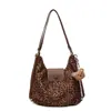 Yuezhi 2026 bolso tote de gran capacidad nuevo y popular para principios de otoño, bolso de hombro retro moderno con estampado de leopardo, bolso tipo empanada