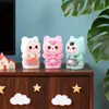Nueva Figura de Pie Flocada con Overol, Adorno Creativo de Paisaje en Miniatura, Linda Decoración de Escritorio de Resina de Dibujos Animados