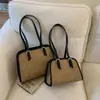 Bolsa Tote de Mão Estilo Retrô para Mulheres 2025 Nova Tendência Outono e Inverno Estilo Coreano Bolsa de Axila Popular Bolsa de Ombro