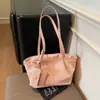 Bolsa de Axila Coreana de Nicho para Mulheres 2025 Nova Tendência Moda Primavera Bolsa Tote Simples de Grande Capacidade Bolsa para o Dia a Dia
