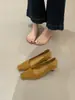 Sapatos de Salto Alto Stiletto Quadrados de Camurça Estilo Profissional Novo para a Primavera de 2026 para Mulheres, Sapatos Individuais de Boca Rasa Marrom Retrô