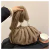 Bolsa de Terciopelo Peludo Súper Popular para Otoño e Invierno para Mujer 2025 Nueva Bolsa de Hombro Cruzada de Felpa Bolsa de Nube Plegada Peluda