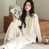 Pijama de algodón de doble capa con tacto de nube para mujer, 190 g, venta al por mayor, nuevo estilo de otoño, con bordado artesanal, de manga larga y pantalón largo, ropa de casa