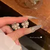 Pendientes de Racimo de Uvas con Flor de Perla y Lazo Brillante para Mujer, Pendientes Bonitos de Gama Alta de Nicho, Exquisitos y Deslumbrantes Accesorios para Orejas
