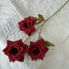 Rosa artificial de 3 cabezas, accesorios para fotografía de boda, letras de mano, flores falsas, decoración del hogar, flores de seda artificial.